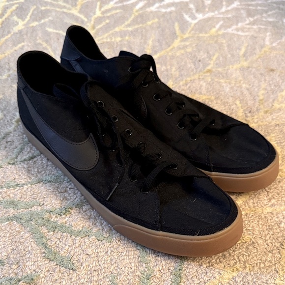 Nike lightweight canvas rubber sole sneakers 13 - Picture 1 of 7